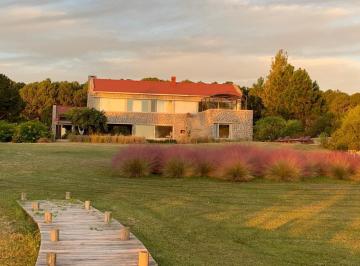 Casa · 271m² · 10 Ambientes · 2 Cocheras · Casa en El Faro con Muelle Privado Al Río de La Plata