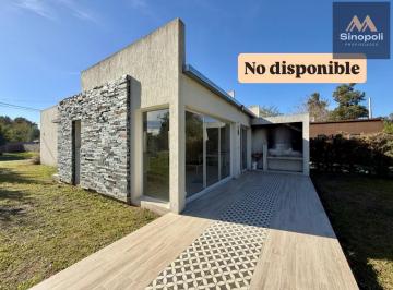Casa · 130m² · 4 Ambientes · 2 Cocheras · Venta de Casa a Etrenar, 3 Dormis, Barrio Cerrado