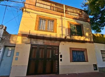 Casa · 163m² · 9 Ambientes · 1 Cochera · Venta 3 Casas en un Mismo Lote en Alberdi, Rosario