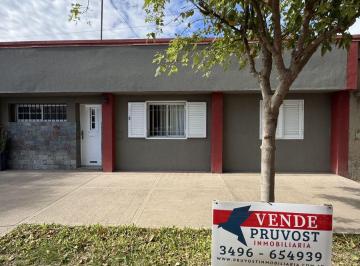 Casa de 6 ambientes, Esperanza · Casa con 3 Habitaciones y 222 m² en Venta en Esperanza