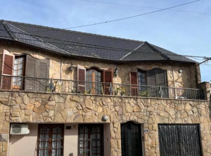 Casa · 424m² · 5 Ambientes · 1 Cochera