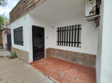 PH · 42m² · 4 Ambientes · Venta - Casa / PH Al Frente con Patio - Barrio Bella Vista, Rosario - Apto Crédito.