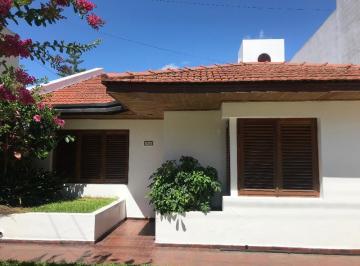 Casa · 180m² · 5 Ambientes · 1 Cochera · Casa - Manuel B Gonnet