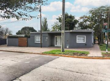 Casa · 130m² · 5 Ambientes · 2 Cocheras · Casa - 3 Ambientes - Merlo Sur