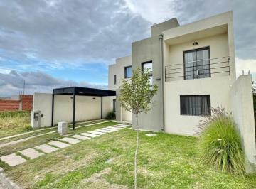 Casa · 160m² · 5 Ambientes · 1 Cochera · Casa en Zona Sur