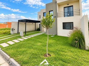 Casa · 160m² · 5 Ambientes · 1 Cochera · Casa en Zona Sur