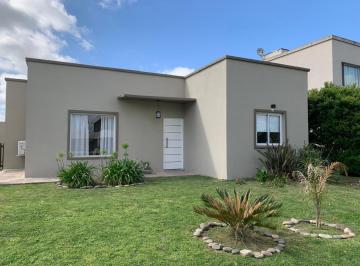 Casa · 102m² · 4 Ambientes · Casa en Venta en San Eduardo, Pilar del Este, Pilar