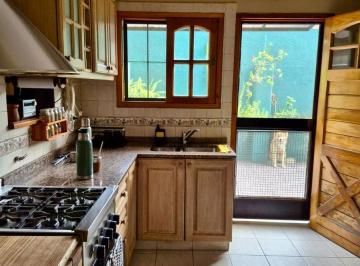 Casa · 250m² · 6 Ambientes · 3 Cocheras · Casa en Banfield Este
