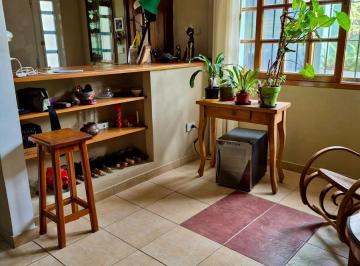 Casa · 250m² · 6 Ambientes · 3 Cocheras · Casa en Banfield Este
