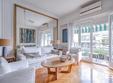 Departamento · 229m² · 5 Ambientes · Edificio de Gran Categoría - Piso Alto Lleno de Luz y Sol con Amplia Terraza Propia.