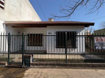 Casa de 3 ambientes, José C Paz · Casa en El Centro de José C. Paz - Cod A300