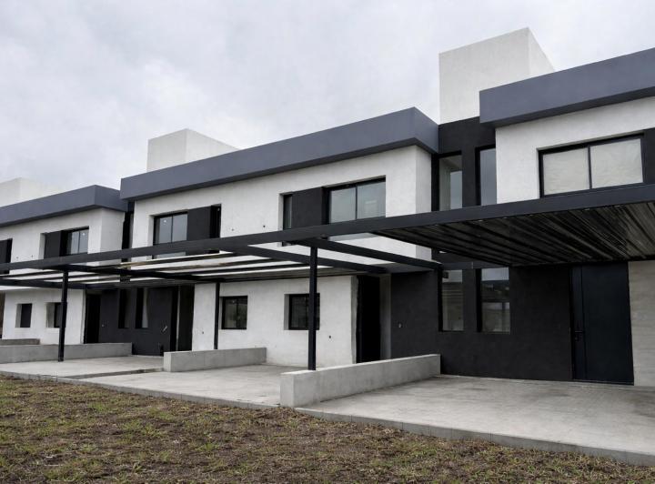 Casa · 250m² · 5 Ambientes · 2 Cocheras