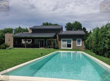 Casa · 180m² · 5 Ambientes · 1 Cochera · Casa en Alquiler en Los Jazmines, Pilar del Este, Pilar