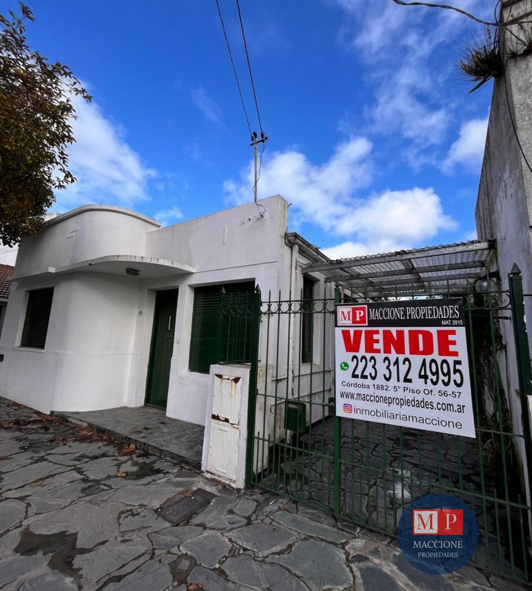 Venta casa en lote propio. Conformada de 2 viviendas que funcionan como ph independientes.