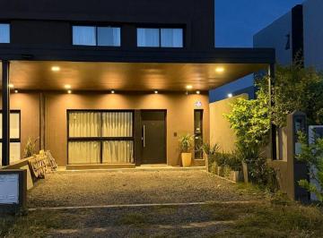 Casa · 180m² · 5 Ambientes · Alquiler Duplex Docta Boulevard Mza 69 Lote 16 B