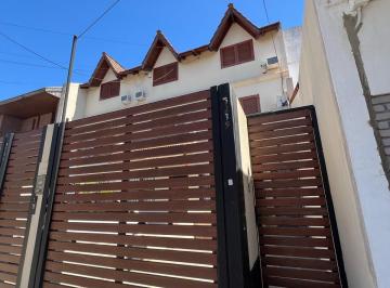 Casa · 147m² · 5 Ambientes · 1 Cochera · Casa - Olivos - Roche