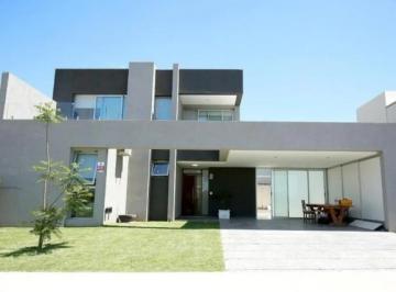 Casa · 156m² · 4 Ambientes · 2 Cocheras · Casa en Venta en Barrio Cerrado