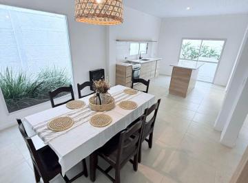 Casa de 5 ambientes, La Plata · Casa en PH con Cochera, Patio en Pleno Centro 36 E 24 y 25