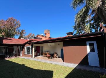 Casa · 193m² · 5 Ambientes · 1 Cochera · Chalet 10x30 Reciclado a Nuevo! 4 Amb/ Jardin