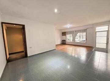 PH · 116m² · 5 Ambientes · 1 Cochera · PH en Venta con Cochera y Jardin Cercano Av 60