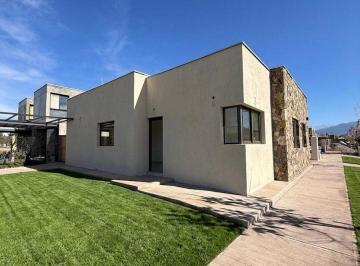 Casa de 4 ambientes, Luján de Cuyo · Casa a Estrenar en B° Privado Terra Malva