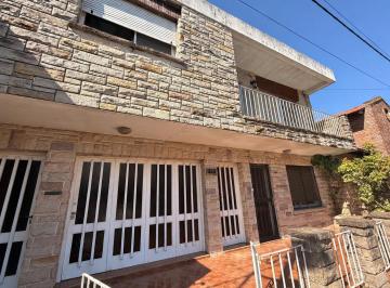 PH · 140m² · 4 Ambientes · 1 Cochera · PH en Venta de Dos Dorm. con Garage en Tolosa