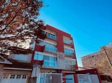 Departamento · 50m² · 2 Ambientes · 1 Cochera · Departamento 2 Ambientes con Cochera en Alquiler - La Perla / Beruti y 20 de Septiembre