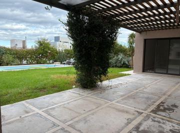 Casa · 180m² · 5 Ambientes · 2 Cocheras · Casa en Venta en Barrio La Bastilla