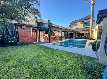 Casa · 4 Ambientes · 3 Cocheras · Chalet 4 Amb. con Parque y Pileta Climatizada