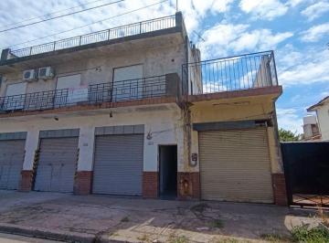 PH · 241m² · 4 Ambientes · 1 Cochera · Venta PH 4 Amb + 3 Locales en Bloque en Castelar