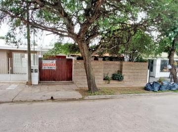 Casa · 5 Ambientes · 1 Cochera · Casa en Inaudi