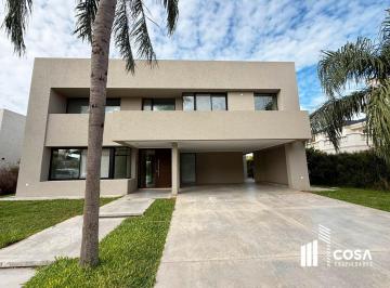 Casa · 334m² · 5 Ambientes · 2 Cocheras · Venta Casa 3 Dorm. a Estrenar Funes Hills Cadaques