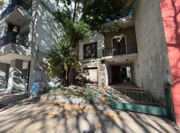 Casa de 5 ambientes, La Plata · Casa en Venta de 4 Dorm. con 2 Plantas