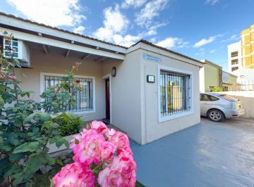Casa · 100m² · 3 Ambientes · 1 Cochera · En Venta Casa en Amplio Lote - Zona Cerrito Tandil