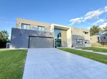 Casa · 590m² · 10 Ambientes · 2 Cocheras · Casa en Alquiler en Saint Thomas Oeste - Canning
