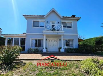 Casa · 150m² · 5 Ambientes · 4 Cocheras · Casa en Venta con 4 Ambientes en Barrio Cerrado Haras María Eugenia