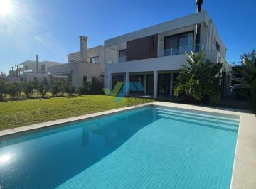 Casa · 290m² · 5 Ambientes · 2 Cocheras · Casa en Venta en Carpinchos, Nordelta, Tigre