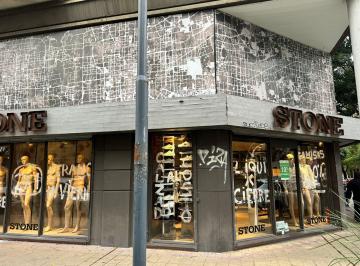 Local comercial · 105m² · 3 Ambientes · Local Centrico en 9 y 48!