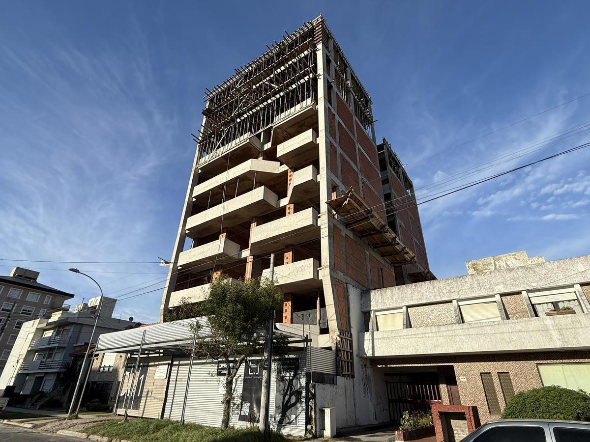 Departamento en construcción, 2 amb, 66m² con cochera — La Perla Norte