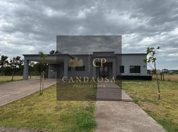 Casa · 219m² · 4 Ambientes · 4 Cocheras · Adg. Excelente Casa a Estrenar en Barrio Monet
