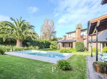 Casa · 701m² · 10 Ambientes · 5 Cocheras · Venta Doble Chalet en Rumenco