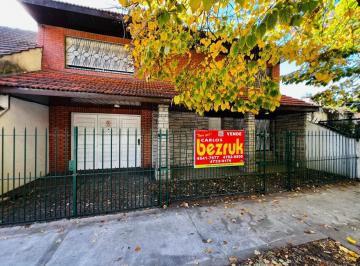 Casa · 268m² · 4 Ambientes · 1 Cochera · Casa de 4 Ambientes en Venta en Martínez