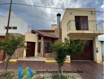 Casa · 700m² · 5 Ambientes · 2 Cocheras · Casa a La Venta en Villa Dolores