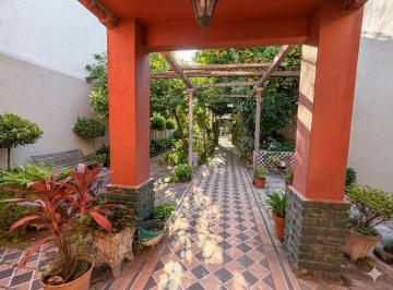 Casa · 100m² · 3 Ambientes · 2 Cocheras · Venta Casa 3 Ambientes Cochera Patio Villa Lugano