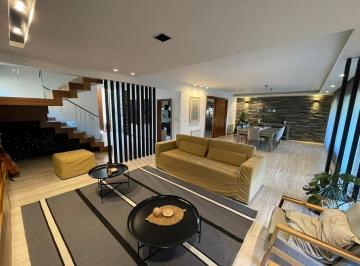 Casa · 400m² · 11 Ambientes · 4 Cocheras · Casa en Siete Soles Naturaleza Urbana