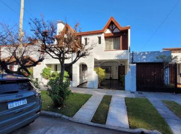 Casa de 5 ambientes, Liniers · Excelente Casa 5 Ambientes, Sobre Lote 8.66 X 23.67