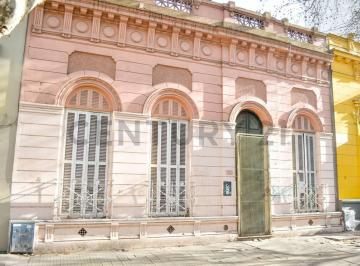 Casa · 200m² · 10 Ambientes · Casa en Venta a Reciclar en Calle 44 Entre 5 y 6