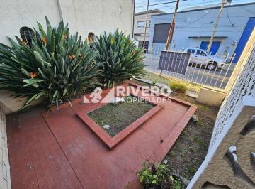 Casa · 103m² · 4 Ambientes · 1 Cochera · Casa en Venta en Moron Norte - Casa Sobre Lote Propio