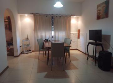 Casa · 100m² · 3 Ambientes · 2 Cocheras · Casa en Lanús Este