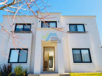 Casa · 343m² · 7 Ambientes · 2 Cocheras · Casa en Venta en Costas, Puertos, Escobar